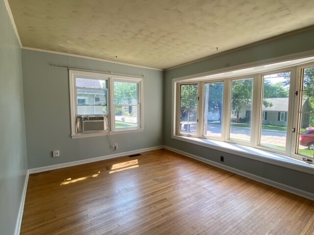 Building Photo - 317 S River Rd