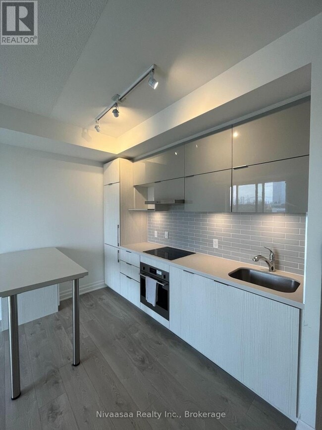 Building Photo - 10 Rouge Valley Dr W