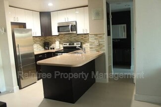 Building Photo - 999 N Pacific St