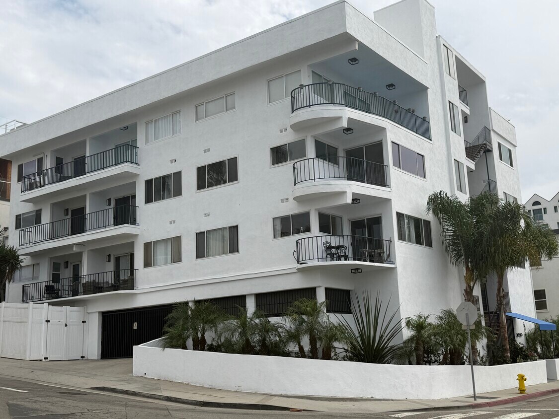 External view of building with parking garage entry on Seaside Terrance side - 1649 Appian Way
