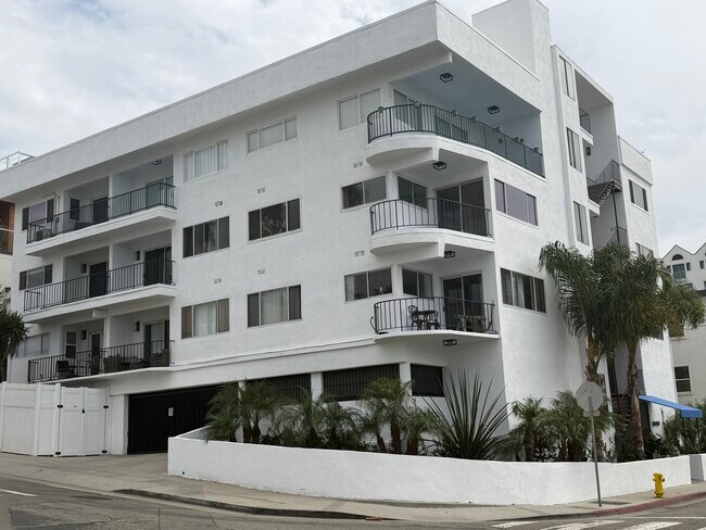 Building Photo - 1649 Appian Way
