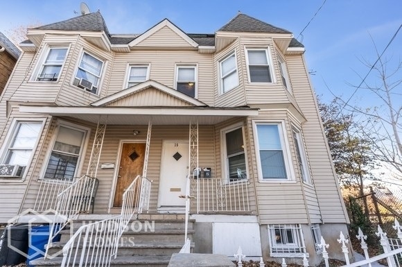 Building Photo - 154 N 6th St