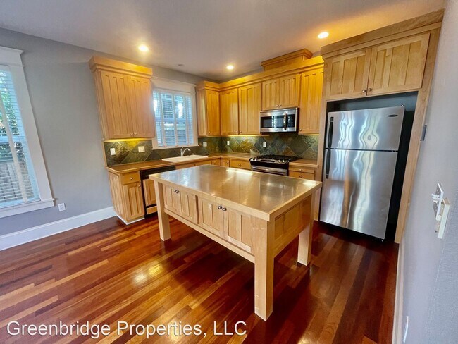 Foto del edificio - 3 br, 2.5 bath House - 1929 NE 13th Ave.