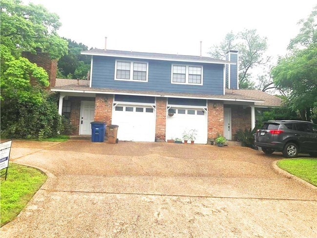 Building Photo - 3800 Knollwood Dr