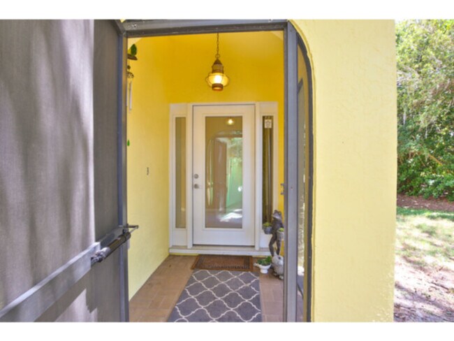 Foto del edificio - Newly listed 4 bedroom home with a pool in Longwood Run, Sarasota