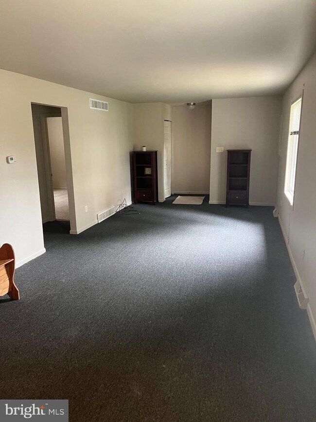 456 W Oak Rd, Vineland, NJ 08360 House Rental in Vineland, NJ