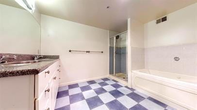 Building Photo - "Chic Urban Living: Spacious 2BR/2BA Condo...