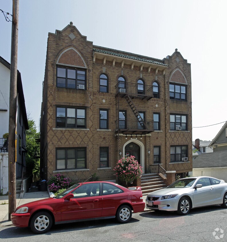 407 Woodstock Ave, Staten Island, NY 10301 Apartments in Staten