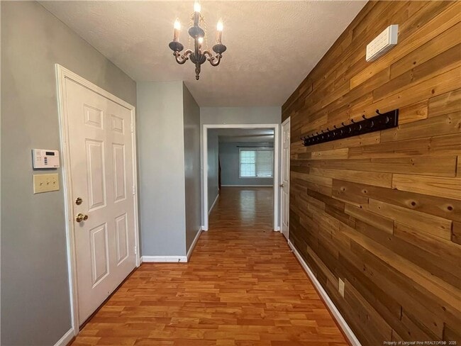 Foto del edificio - 596 E Lake Ridge Rd