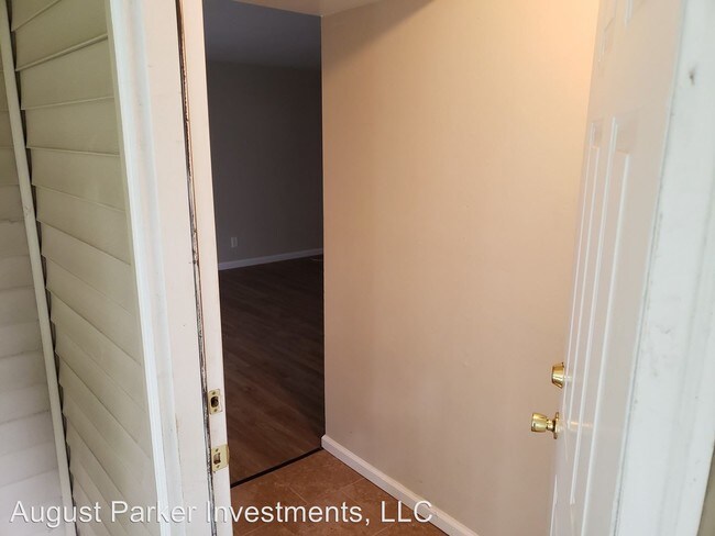 Building Photo - 1105 Olive Village Ct