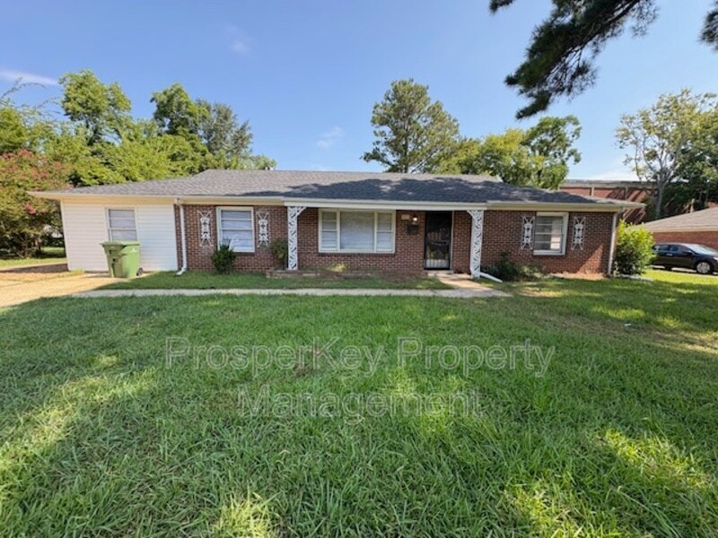 Foto principal - 703 Briarcliff Rd