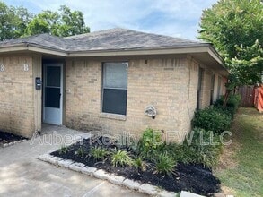 Building Photo - 118 Maple St