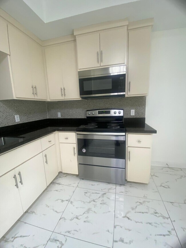 Foto del edificio - 2702 Larkspur Ave