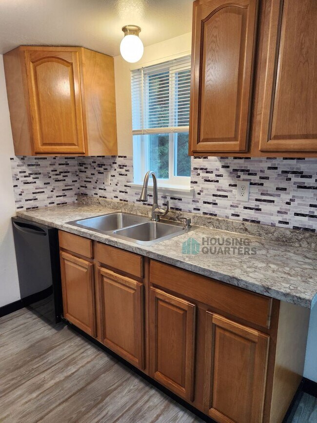 Foto del edificio - 2107 N Houk Rd