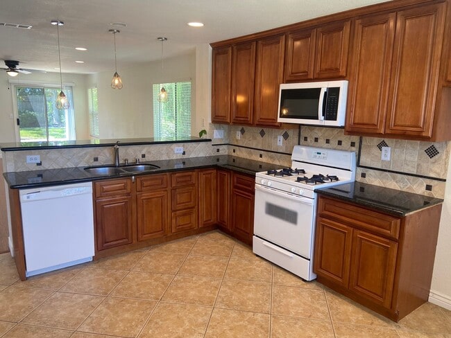 Building Photo - Prarie Oaks 3 Bdrm, 2 bath