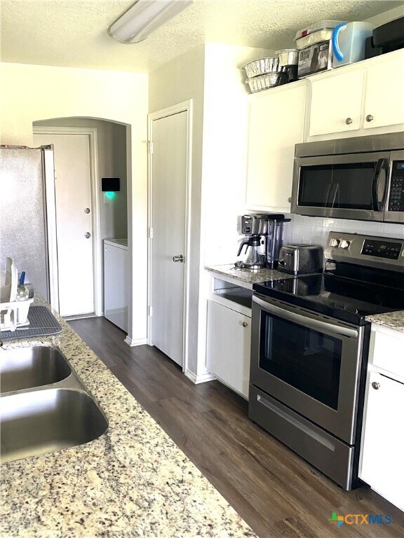 Building Photo - 4205 Lonesome Dove Dr