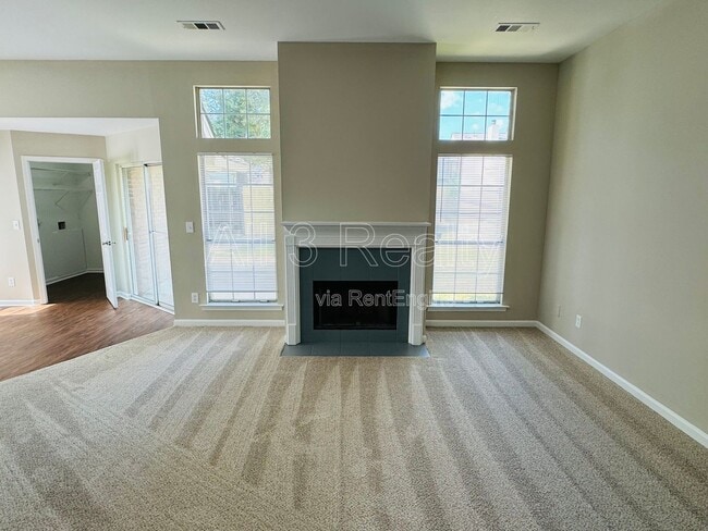 Building Photo - 4025 Oak Shadow Ln