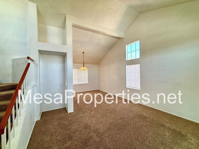 Foto del edificio - 14581 King Canyon Rd