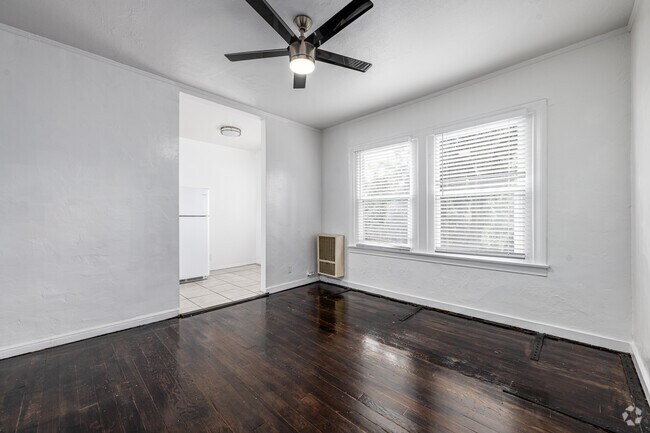 Estudio - Dormitorio - Val D' Kingsley LLC