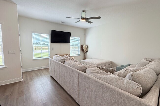 Foto del edificio - COMING JUNE 2026! (Pet Friendly)