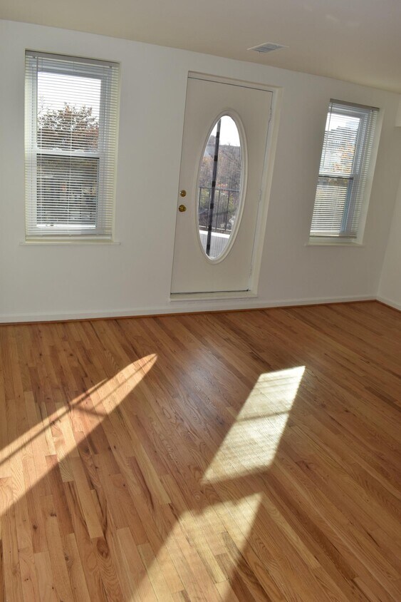 Primary Photo - 1441 Girard St NW
