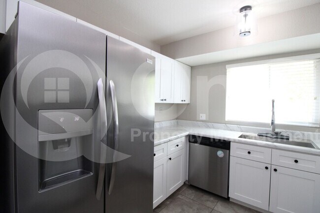 Foto del edificio - 3728 W Villa Theresa Dr