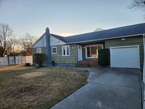 Building Photo - 20 Bogota Rd