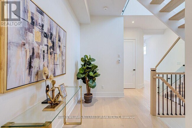 Photo du bâtiment - 16A Maple Ave N