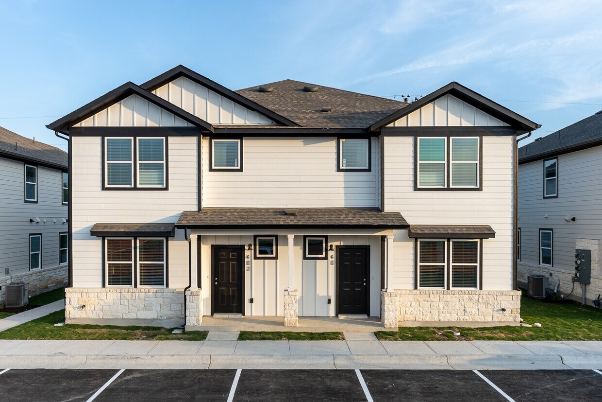 Granite Heights Townhomes 523 Powell Dr Leander, TX Apartments for