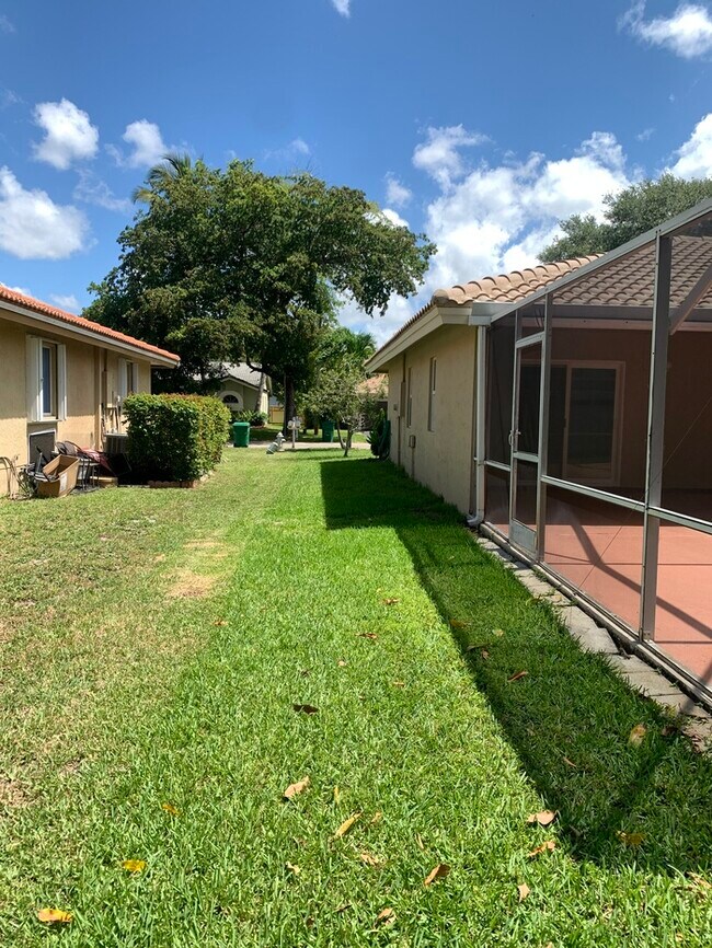 Building Photo - 9840 NW 28th Ct
