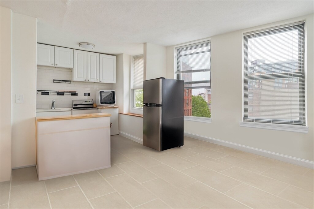 Primary Photo - 5 N Margin St