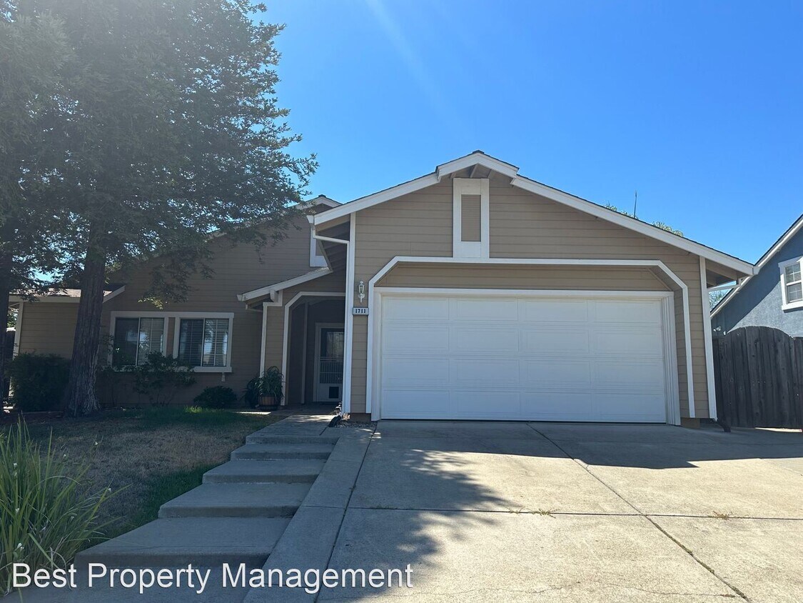 Foto principal - 3 br, 2 bath House - 1711 Hemlock Ct