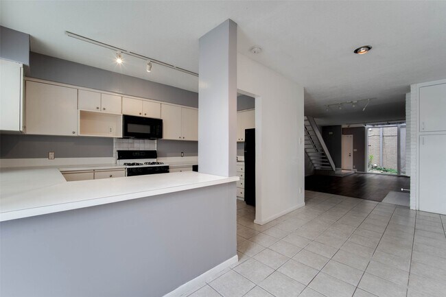 Foto del edificio - 6311 Riverview Way