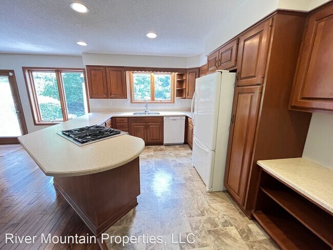 Foto del edificio - 4 br, 3.5 bath House - 1000 Bishop Rd.