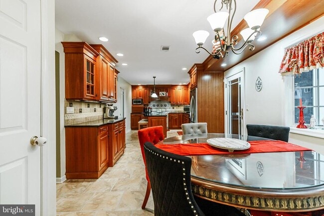 Foto del edificio - 841 Rodman Ave