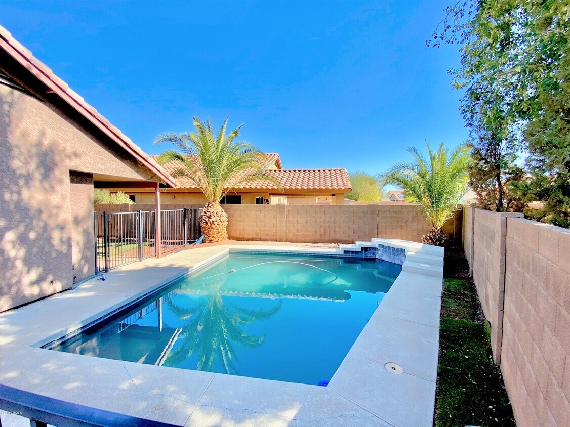 Foto principal - 10835 W Louise Dr