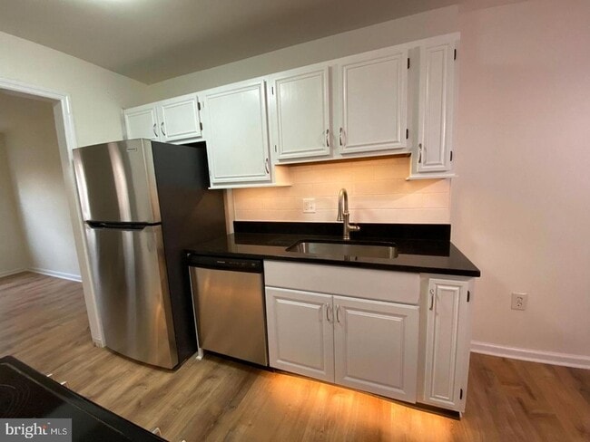 Building Photo - 14 Vienna Ct