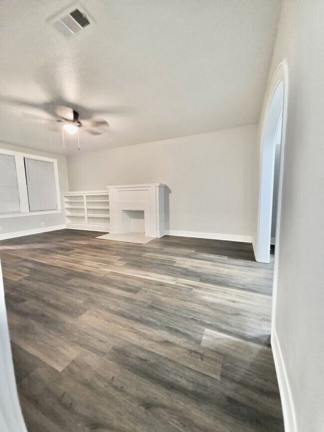 Foto del edificio - $500 OFF FIRST MONTH'S RENT MOVE IN SPECIAL-ADORABLE REMODELED HIGHLAND-CENTENARY HOME