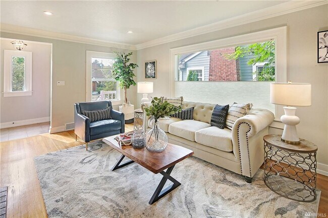 Foto del edificio - Renovated Old World Charm within 1-block t...