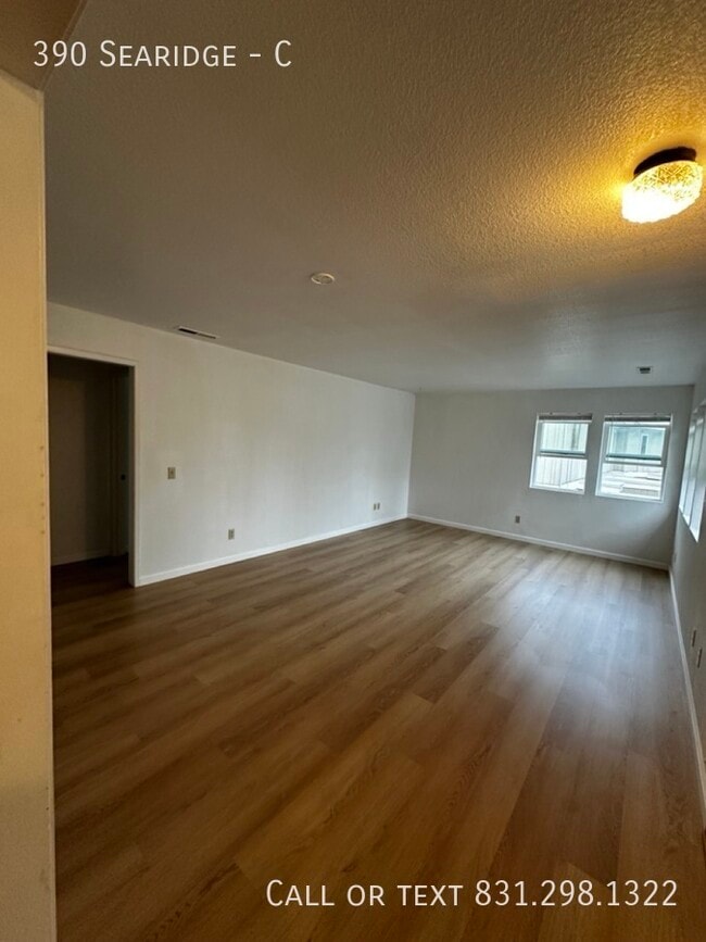 Building Photo - 390 Searidge-C