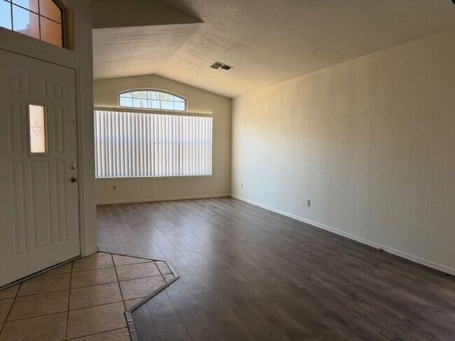 Foto del edificio - 15435 S 44th Way