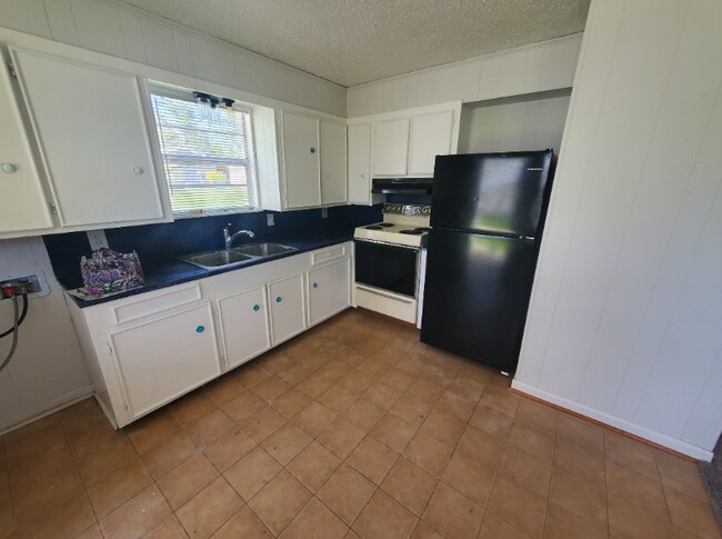 Foto del edificio - 384 Lakeview Dr