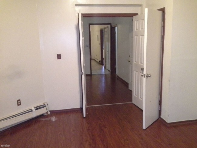 Building Photo - 463 S 15th St