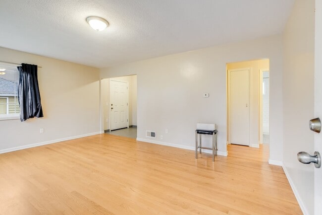 Building Photo - 4811 N Maryland Ave