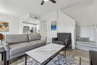 Building Photo - 875 W Pecos Rd