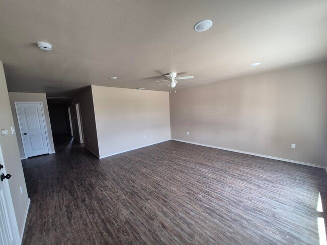 Building Photo - 2514 N Ave O