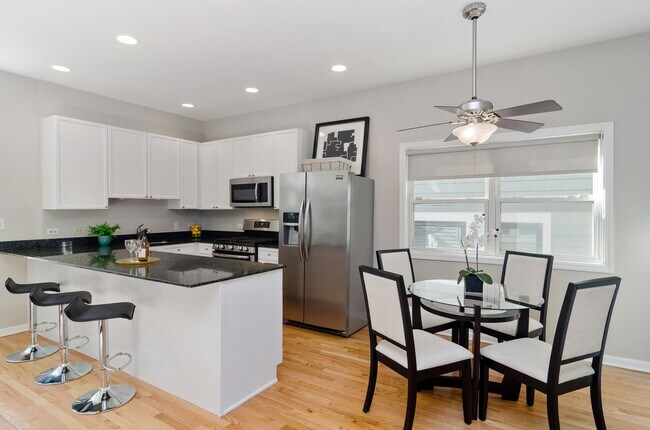 Foto del edificio - 1547 W George St