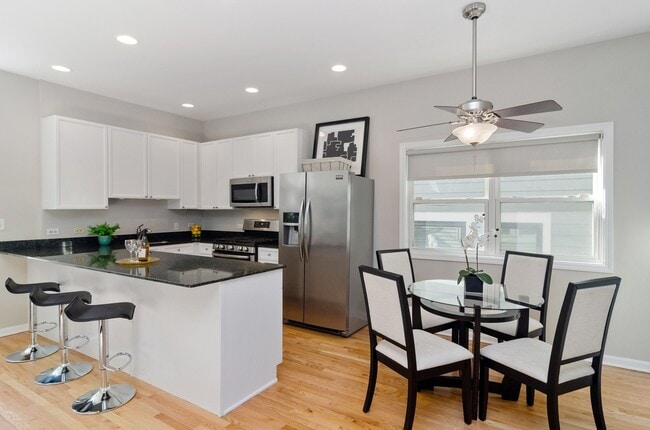 Building Photo - 1547 W George St