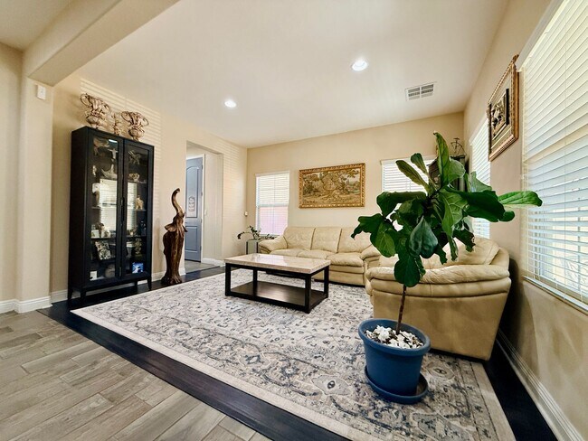 Foto del edificio - Coming Soon-Beautiful Home in El Dorado Gated Community!