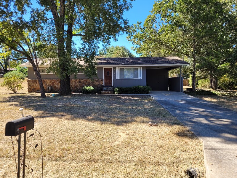 Primary Photo - 2310 Beach Dr